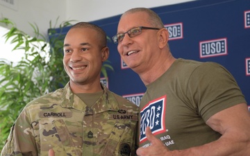Chef Robert Irvine visits Schofield Barracks