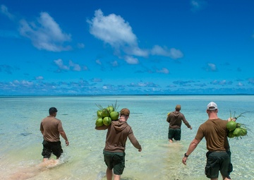 UCT 2 Sailors Arrive in Sapwuahfik