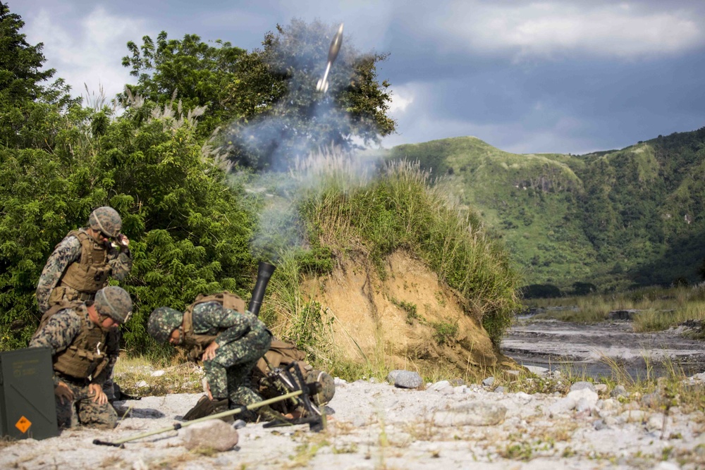 PH, US Marines conduct live fire mortar training during KAMANDAG 3