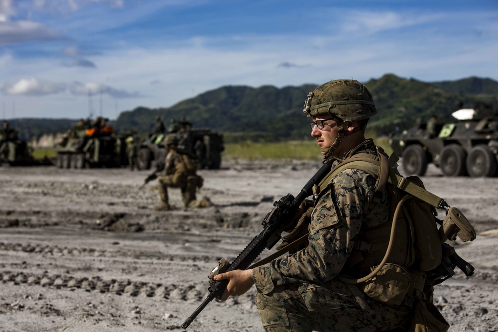 2/2 conducts assault alongside Philippine Marines during the final exercise of KAMANDAG 3