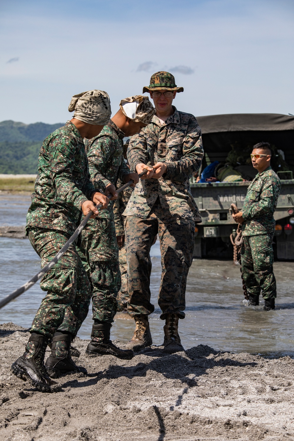 PH, US Marines support CERAB logistics during KAMANDAG 3