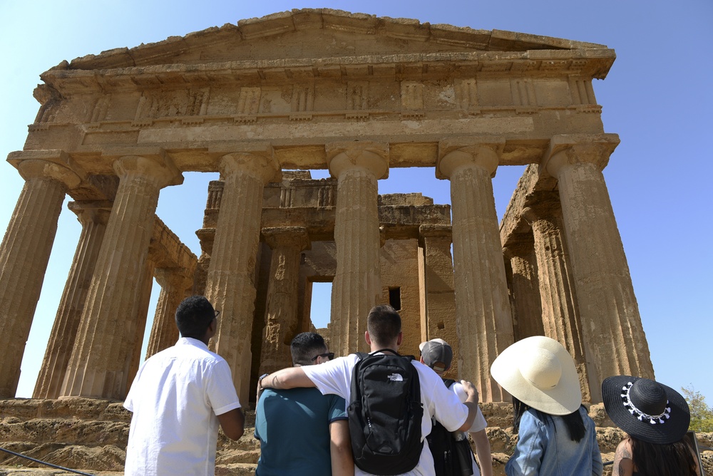 VP-4 Sailors Explore Ancient Greek Temples