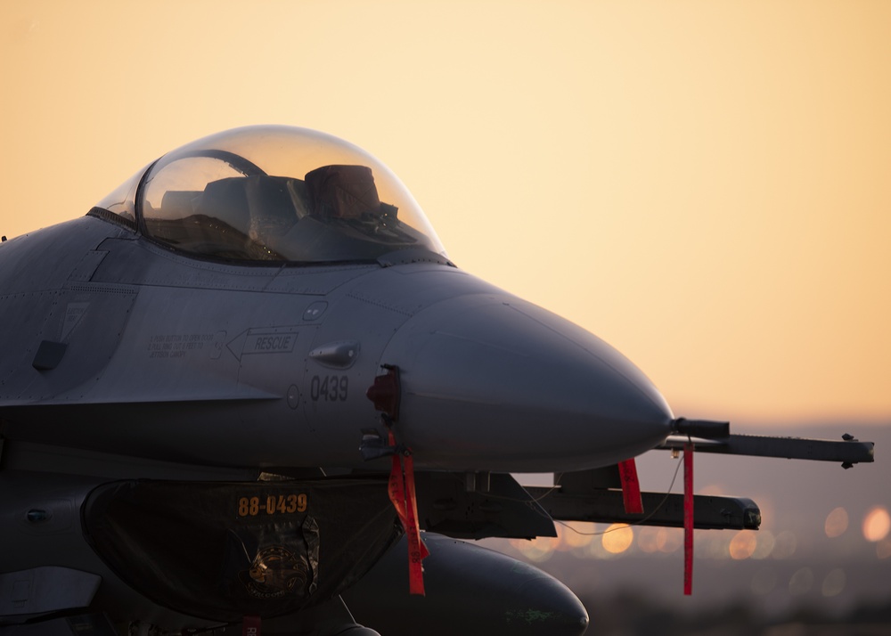 F-16 Fighting Falcon sunset