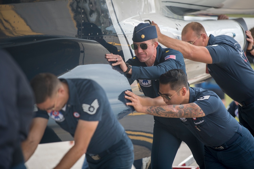 Thunderbirds Arrive at Houston