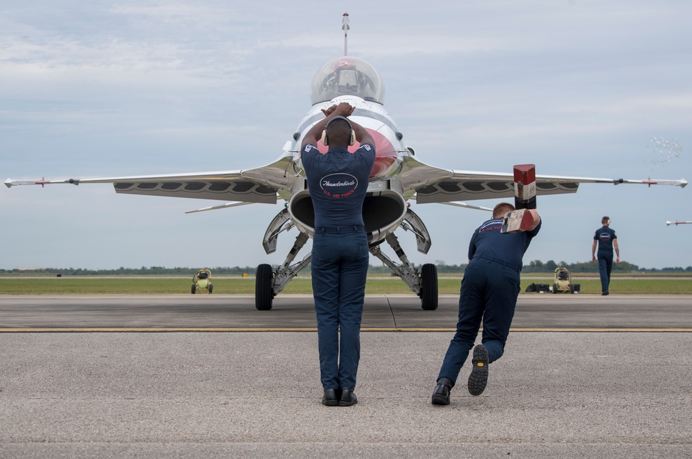 Thunderbirds Arrive at Houston