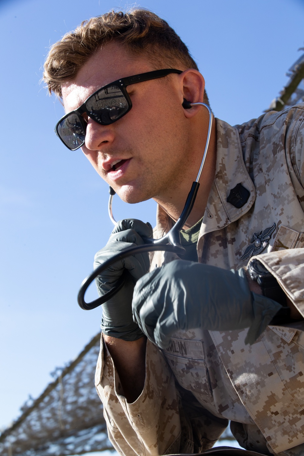 2d Marine Division practices blood transfusion