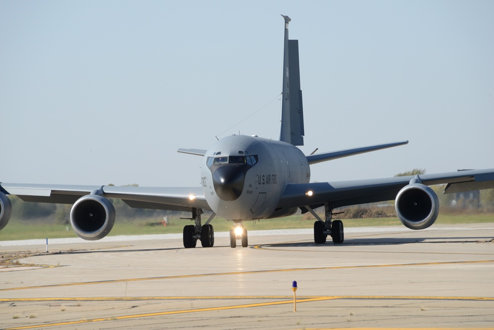 Stratotanker taxi
