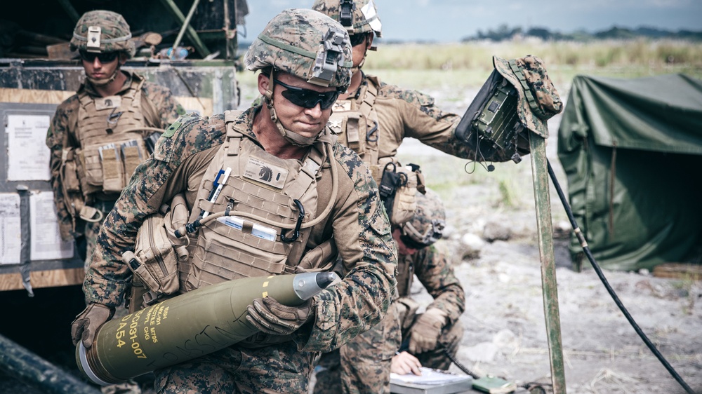 11th MEU Marines Fire Artillery at Exercise KAMANDAG 3