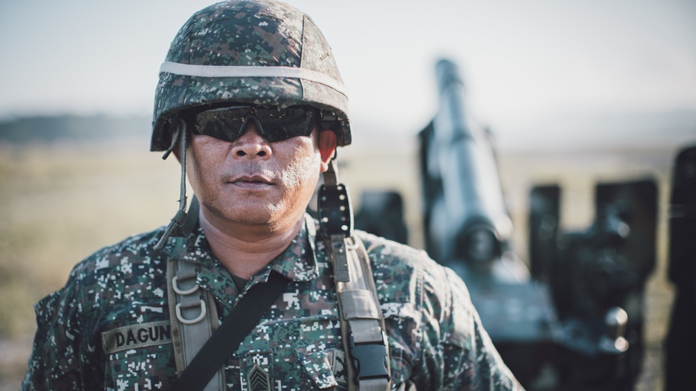 U.S., Philippine Marines Fire Artillery at KAMANDAG 3