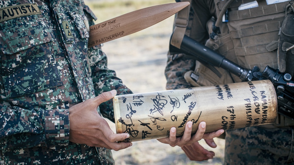 U.S., Philippine Marines Exchange Gifts at KAMANDAG 3