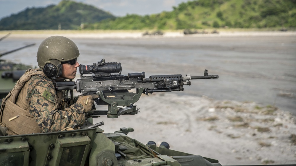 11th MEU Marine conduct live shoot during exercise KAMANDAG 3