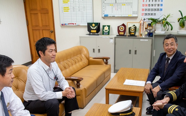 USS Pioneer (MCM 9) CO Office call Uki city police