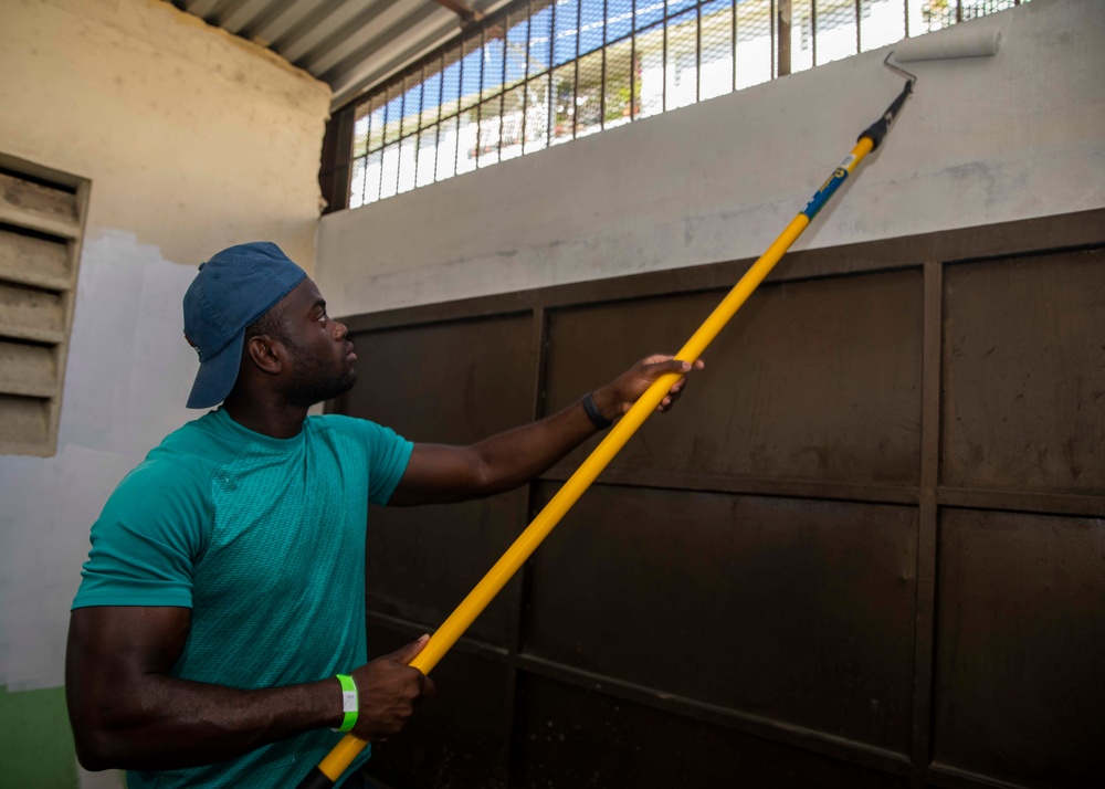 USNS Comfort Sailors assist a School in the Dominican Republic