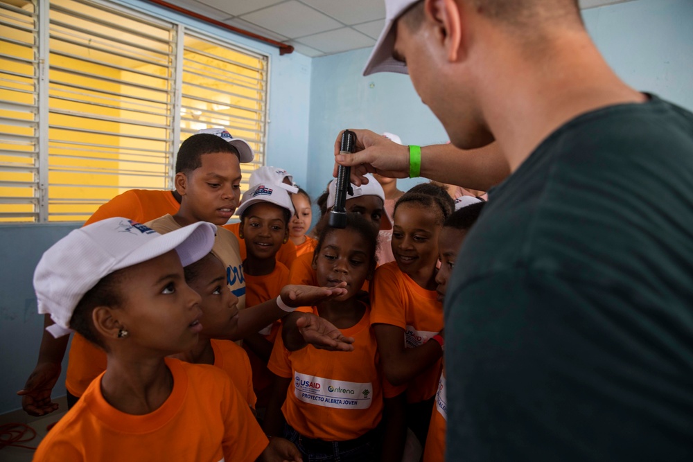 USNS Comfort Sailors assist a School in the Dominican Republic