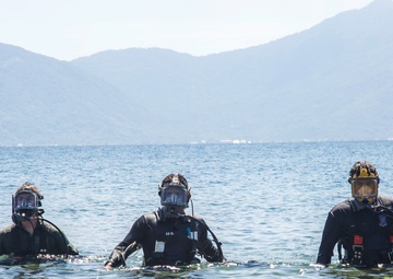 U.S. Navy Promotes Diving Capabilities in Honduras