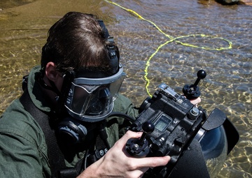 U.S. Navy Promotes Diving Capabilities in Honduras