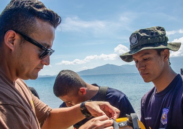U.S. Navy Promotes Diving Capabilities in Honduras