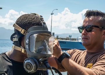 U.S. Navy Promotes Diving Capabilities in Honduras