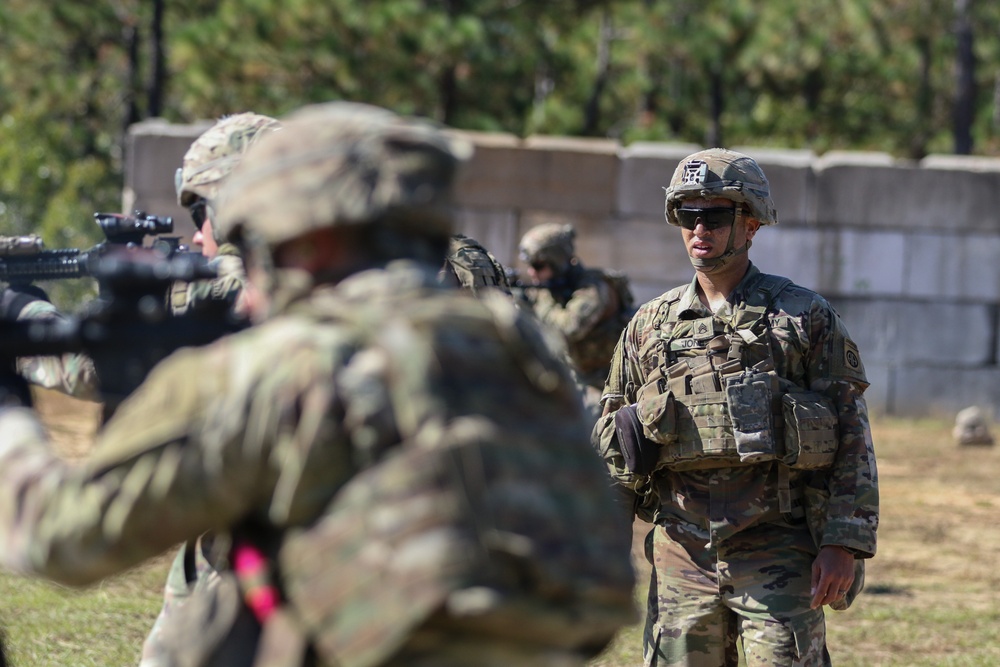 82nd Airborne Division's 2nd Brigade trains in shoothouse