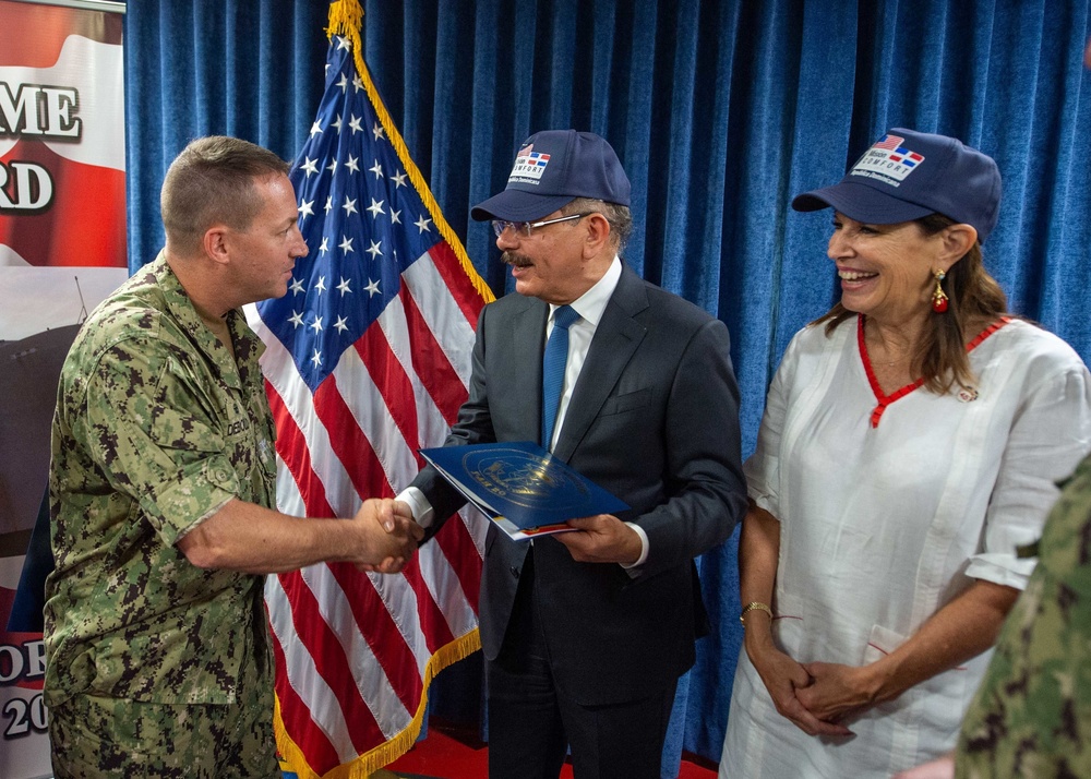 USNS Comfort Visits Dominican Republic