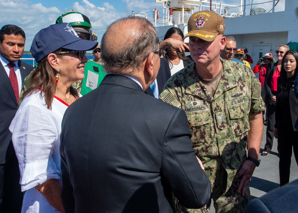 USNS Comfort Visits Dominican Republic