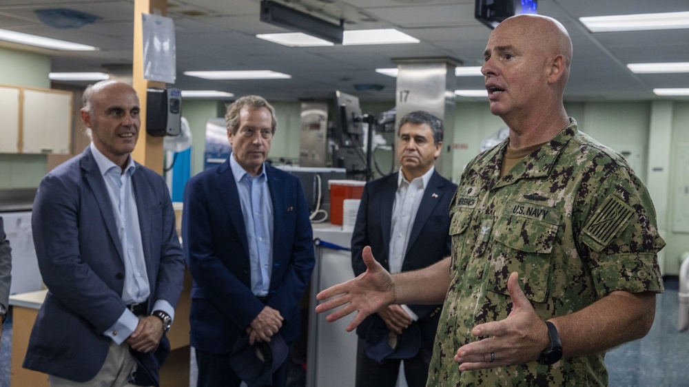 Ambassador of Dominican Republic visits the USNS Comfort