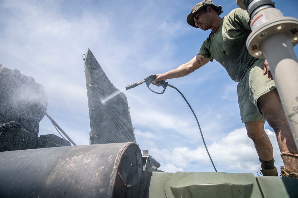 11th MEU Washdown and Backload after exercise KAMANDAG 3