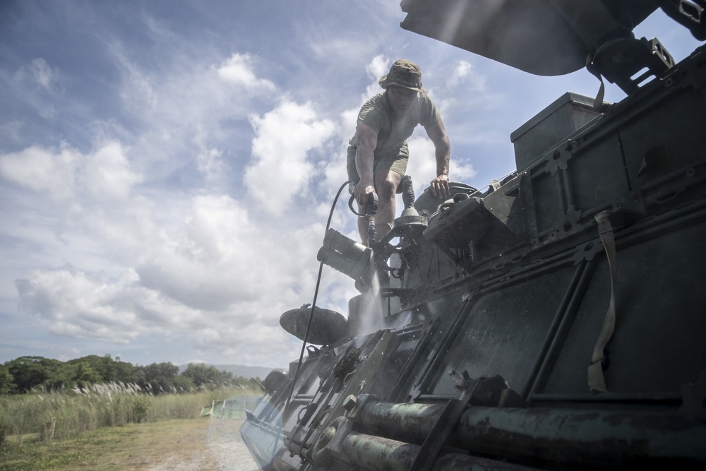 11th MEU Washdown and Backload after exercise KAMANDAG 3