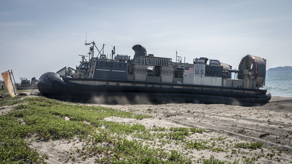 11th MEU Washdown and Backload after exercise KAMANDAG 3