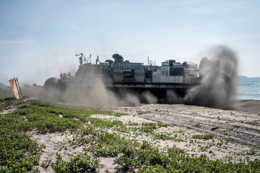 11th MEU Washdown and Backload after exercise KAMANDAG 3