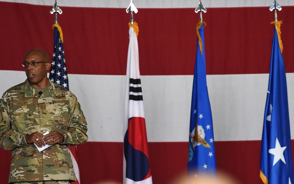 Pacific Air Forces Commander visits Osan warriors