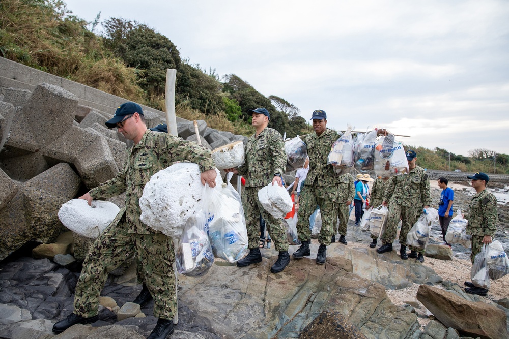 Pioneer Sailors lend a hand in Kumamoto
