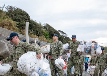 Pioneer Sailors lend a hand in Kumamoto