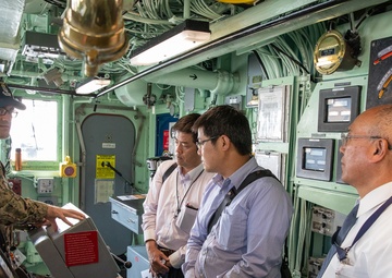 Local groups of Kumamoto tour USS Pioneer (MCM 9)