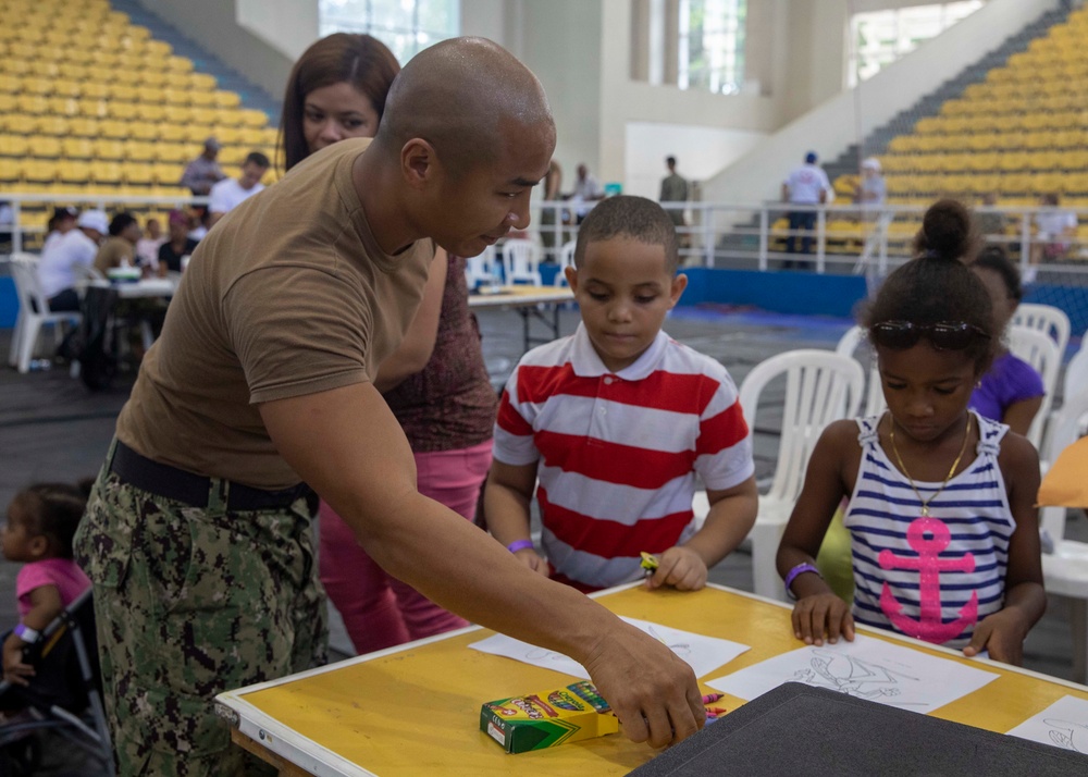 USNS Comfort Visits Dominican Republic