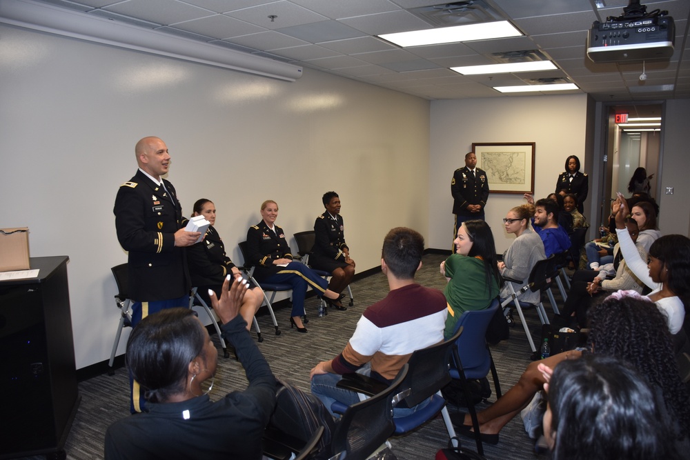 Army officer panel takes questions from pre-med students