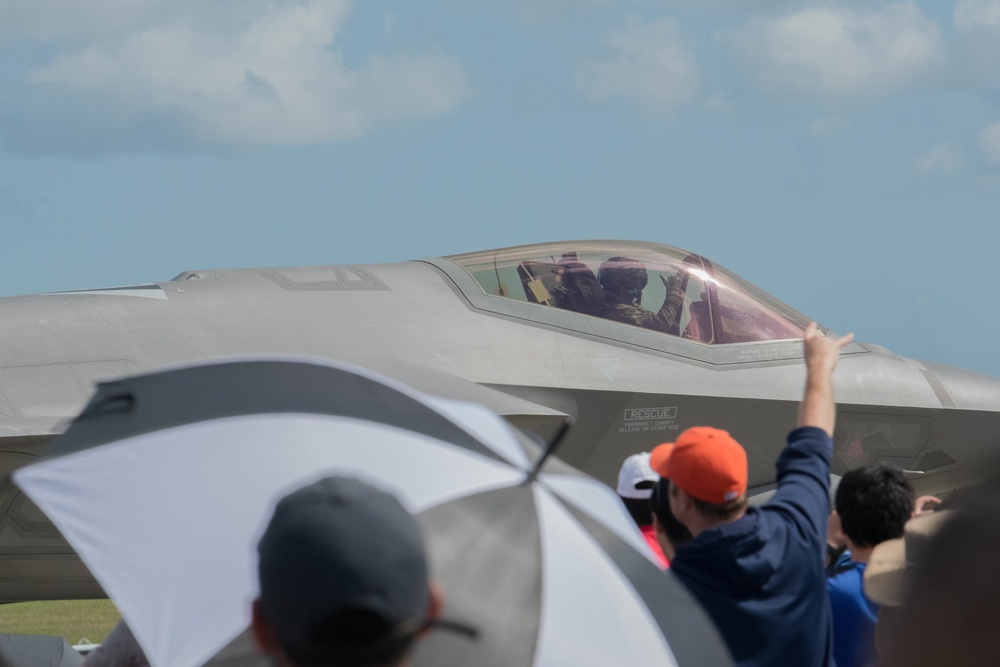DVIDS Images F35 Demonstration Team Soars over the Wings Over