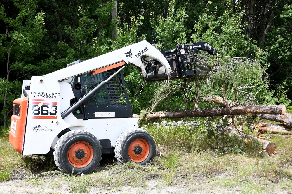 178th CES Airmen practice debris clearance skills