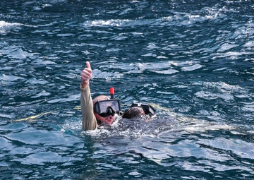 Sailors Conduct Rescue Swimmers Proficiency Training
