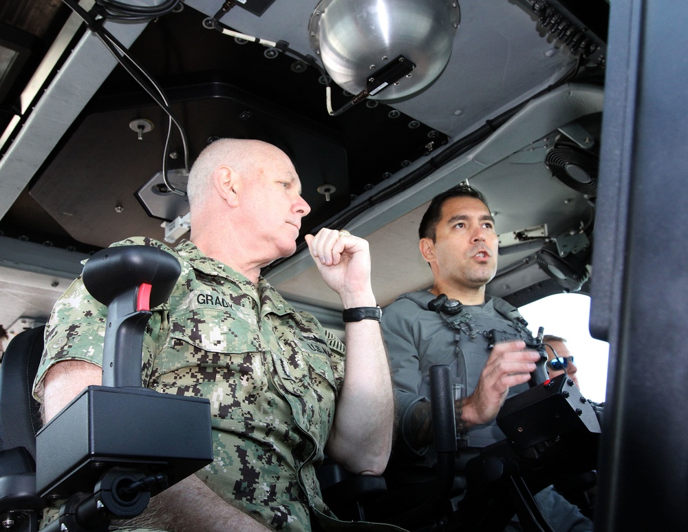 USFF Commander Visits NSWG-4