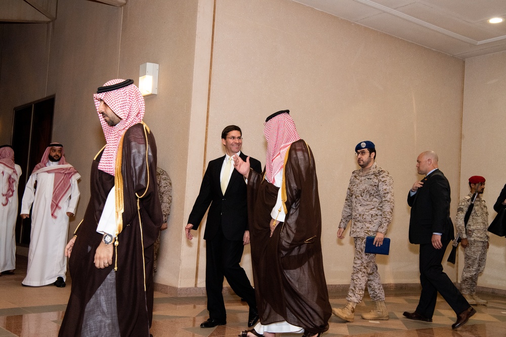 Saudi Vice Minister of Defense Welcomes U.S. Defense Secretary