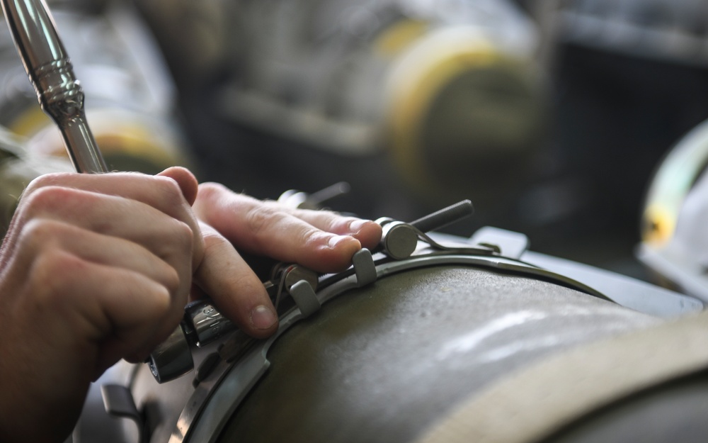 386 EMXS munitions Airmen demonstrate bomb building