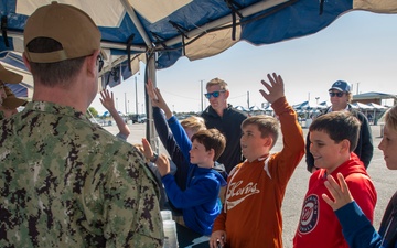 Navy submariner exhibit a hit with kids at Norfolk Fleet Fest