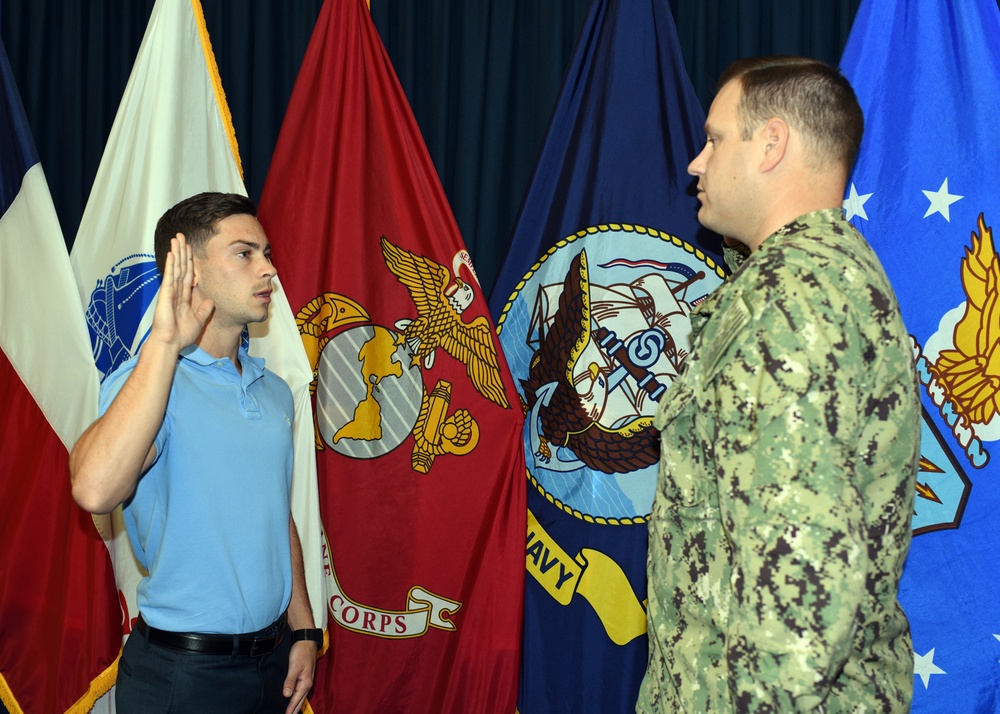 Texas Native joins America's Navy to become Pilot