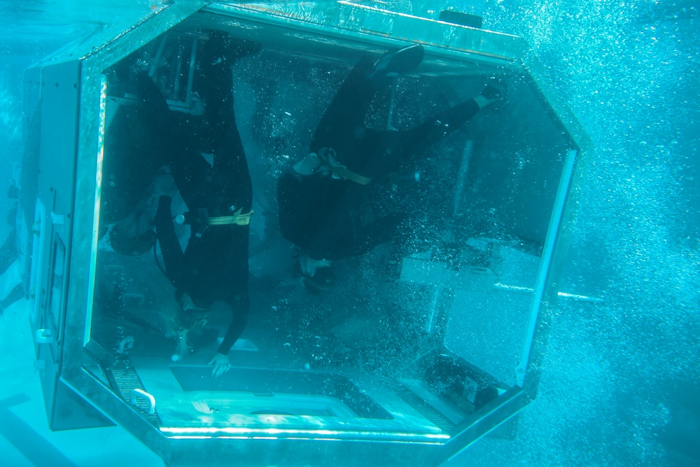 Pendleton Marines conduct Modular Amphibious Egress Training