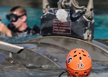 Pendleton Marines conduct Modular Amphibious Egress Training