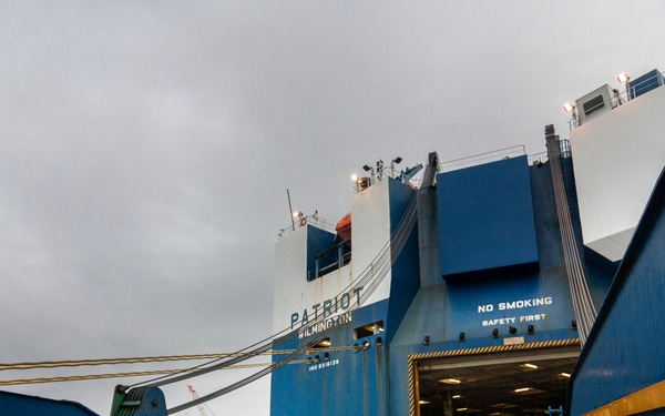 Big Red One Soldiers load up after successful deployment