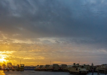 Big Red One Soldiers load up after successful deployment