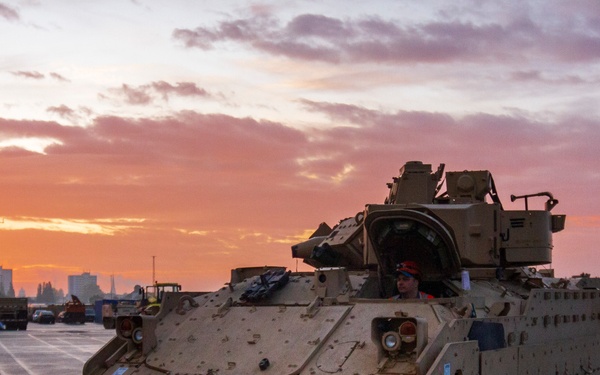 Big Red One Soldiers load up after successful deployment