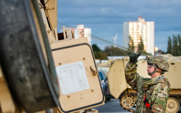 Big Red One Soldiers load up after successful deployment